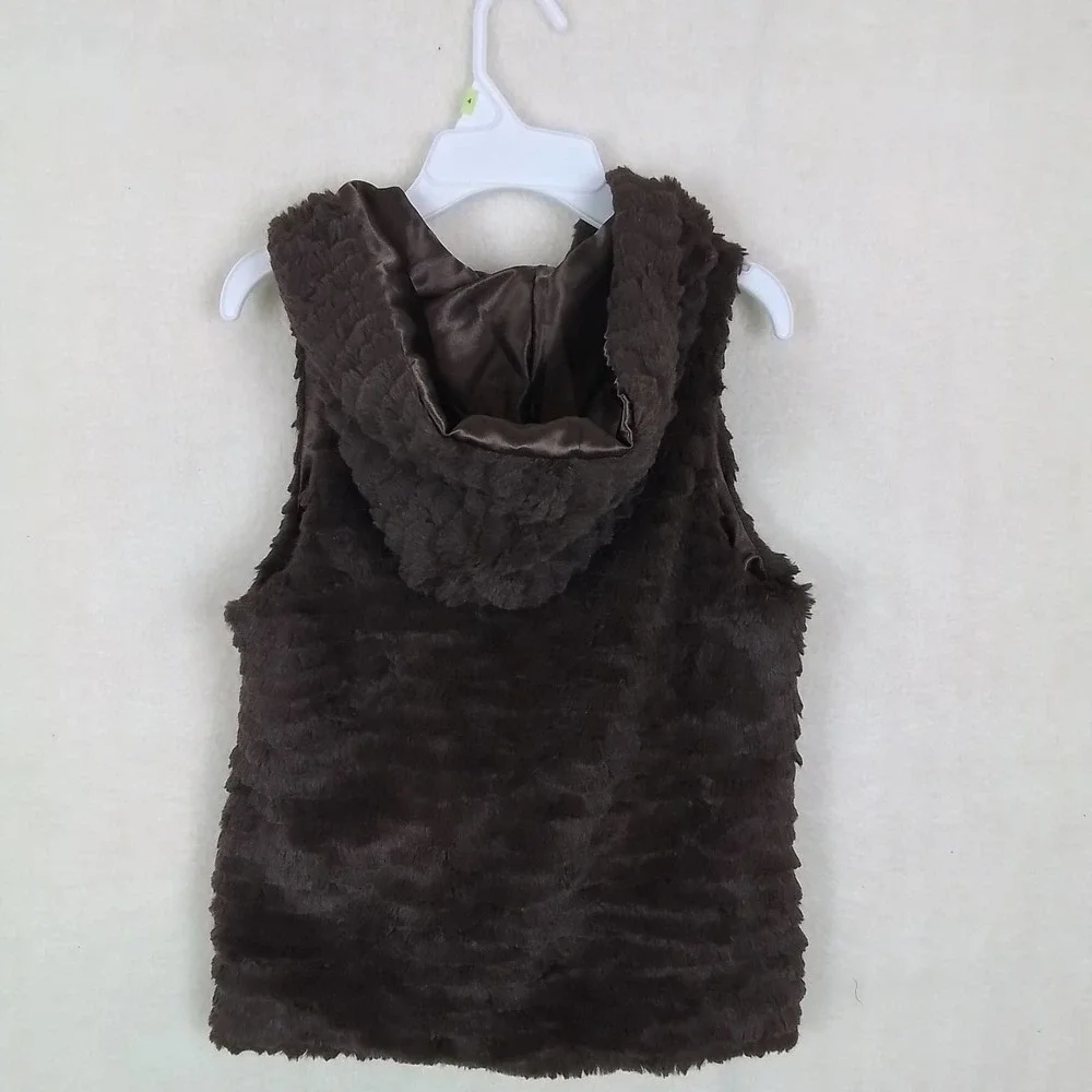 Girl's Faux Fur Sleeveless Open Front Hoodie Size‎ Medium in Brown